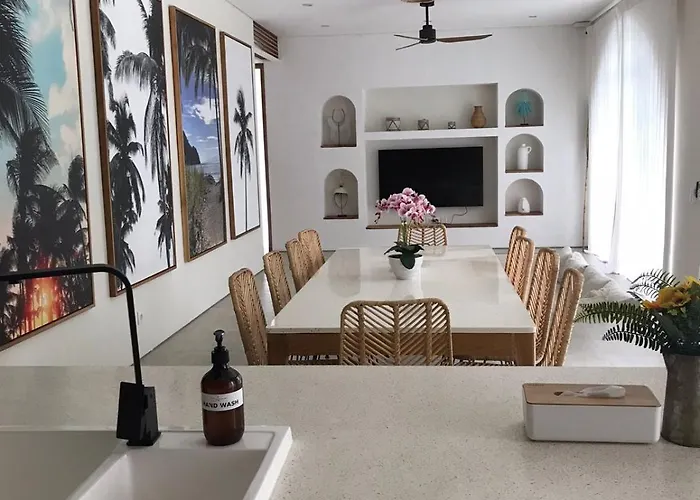 Anwa Cove - Gorgeous 6-br & 2-pool In Bali Umalas (Bali)