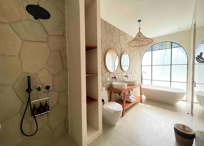 Villa Anwa Cove - Gorgeous 6-br & 2-pool In Bali