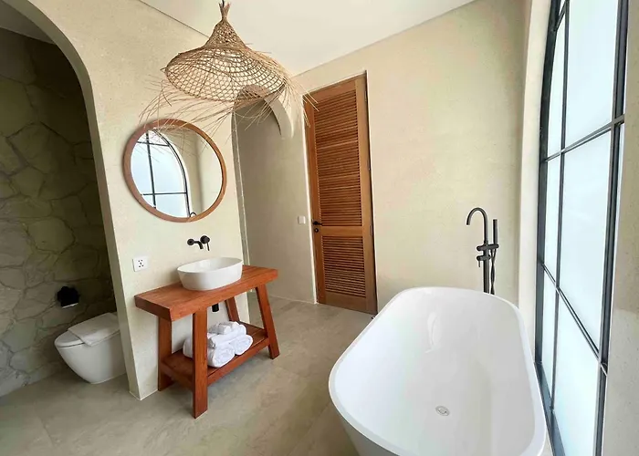 Villa Anwa Cove - Gorgeous 6-br & 2-pool In Bali Umalas (Bali)